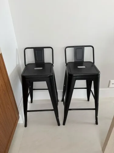 Kit 2 banquetas de metal com encosto