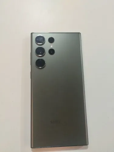 S 23 Ultra. 256 Gigas pra vender ligeiro só uma lista apenas esse defeito ok