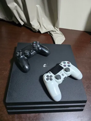 Playstation 4 PRO + 2 controles ORIGINAIS