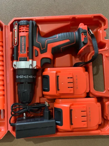 KIT PARAFUSADEIRA, 2 BATERIAS, ACESSÓRIOS E MALETA