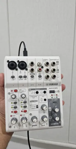Kit Yamaha Profissional (Interface Ag06 + Microfone Ycm01)