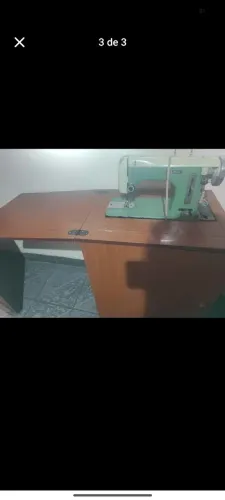 Máquina de costura zigue zague com móvel