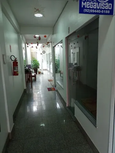 ALUGO Salas e um Salão ampla em Galeria Comercial