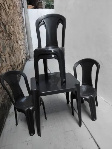 Cadeira Plástica 04 Unid + 01 Mesa Visão Espetacular Super Forte 68CA