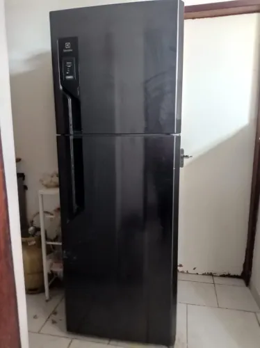 Geladeira Electrolux Frost Free Duplex Efficient com AutoSense Black Inox Look