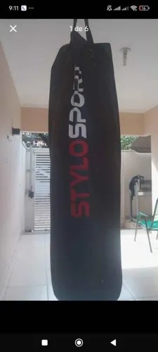 Vendo saco de pancada acompanha luva soca saco e um par de luvas vollo usada poucas vezes
