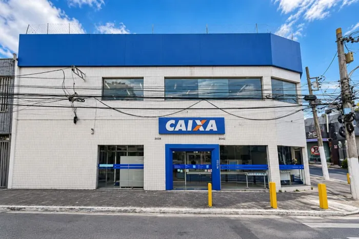 Prédio comercial na Avenida Deputado Emílio Carlos, 2088  266 m²