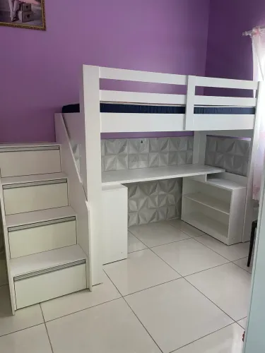 Cama Beliche Alta Infantil com Escrivaninha e Escada