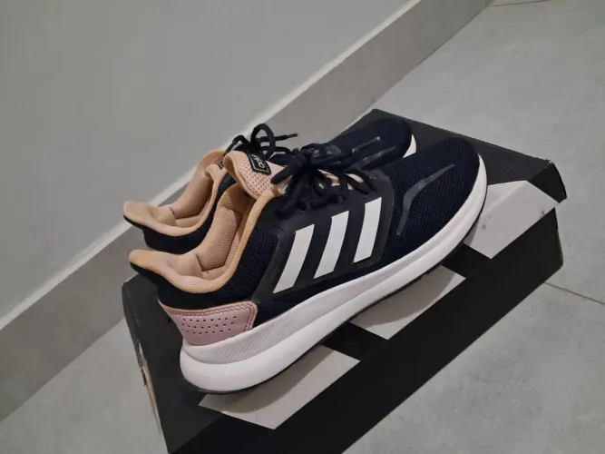 Vendo tênis original Adidas! Entrego!