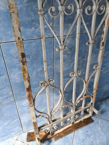 Portão de ferro puro