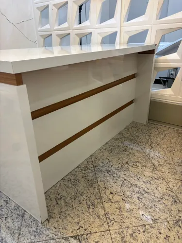 MESA DE ESCRITÓRIO/CONSULTORIO