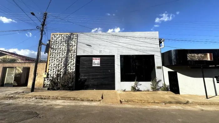Galpão, com Mesanino - 420 m2 - Centro de Niquelândia
