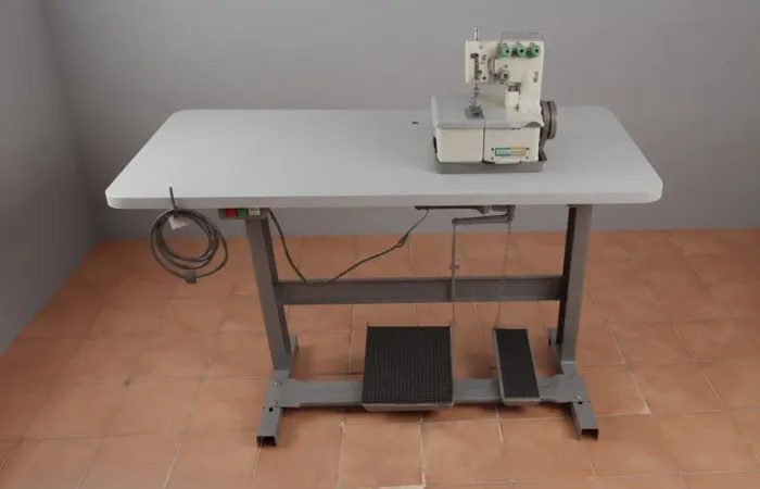 Máquina de costura Galoneira/ colarete 