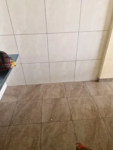 Divido sala manicura ou serviços de beleza