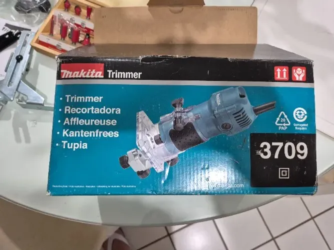 Tupia Makita 3709 com jogo de fresas