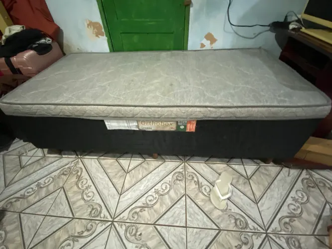 Coma box de solteiro pouco tempo de uso