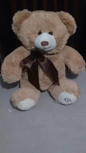 Urso de pelúcia bege médio