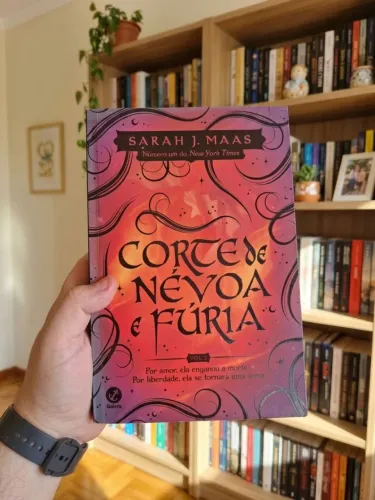 Livro Corte de Névoa e Fúria - Sarah J. Maas (Volume 2)