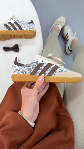 Tênis Casual Feminino Adidas Samba OG Off/Café Disponível 34 AO 39 (Detalhes em Renda)