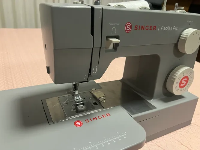 Máquina de costura - Singer Facilita Pro HD4423