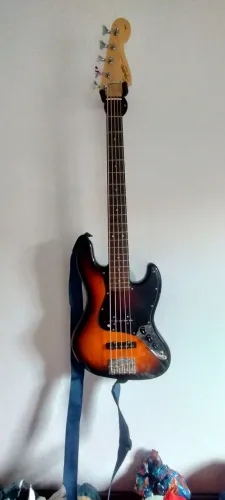 Baixo Squier Jazz Bass Affinity 5 cordas 
