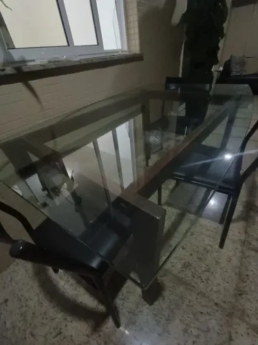 Mesa de vidro 10mm com pés de madeira