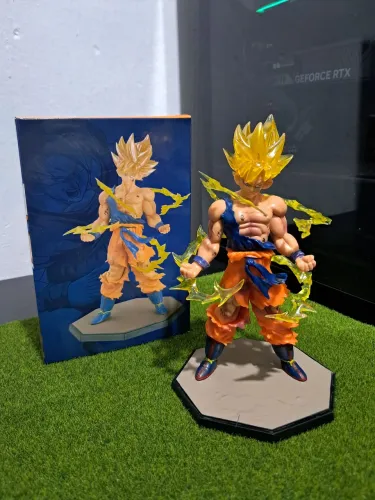 Action Figure Dragon Ball Z - Goku SSJ 17cm