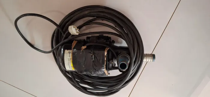 Vende-se Bomba d'água
