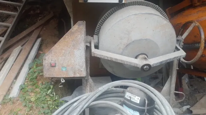 Betoneira 120 litros com reparo