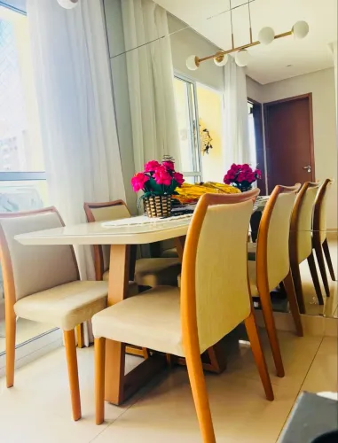 MESA DE JANTAR COM 4 CADEIRAS