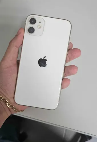 iPhone 11 (128GB Branco)<br><br>Bateria 73%