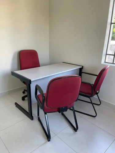 Lote 4 Mesas de Escritório - 2 Grandes + 2 para Computador