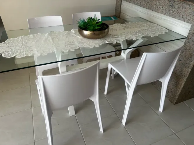 Mesa de Jantar com cadeiras