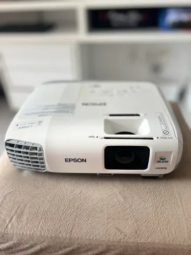 Projetor Epson S27 - Imagem Top | HDMI | Perfeito para filmes e apresentações