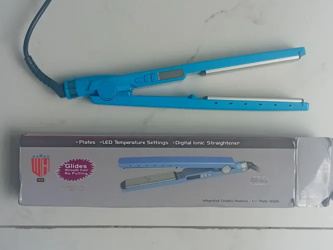 Prancha alisadora profissional Bivolt(+ detalhes na descrição abaixo)