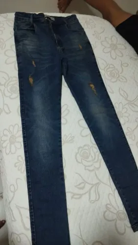 calça jeans no precinho ,nunca usada!!