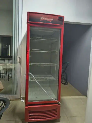 Freezer Budweiser para Bebidas - Ótimo Estado - Funcionando perfeitamente 