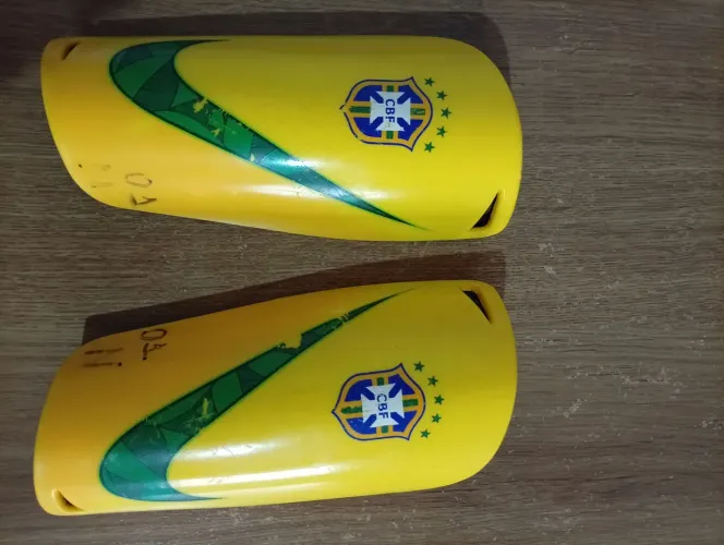 Vendo caneleiras originais da seleção brasileira, posso negociar preço.