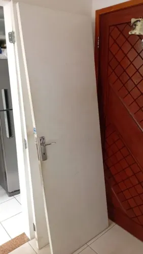 4 Portas 3 de 70 cm 1 de 60 cm com dobradiças e fechaduras<br>1 de 60 cm