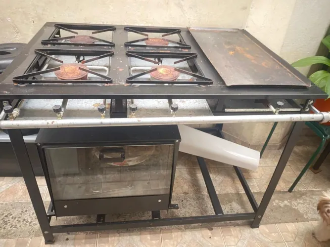 Fogão 4 bocas com Chapa e Forno