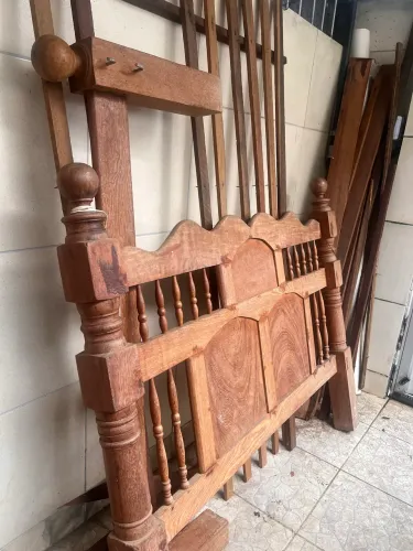 Estrutura de Cama de Casal - Madeira maciça