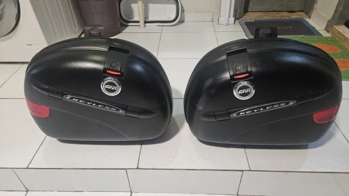 Par de baús laterais Givi Keyless E41