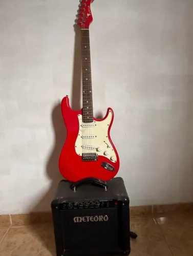 Guitarra Eagle Vermelha + Amplificador Meteoro