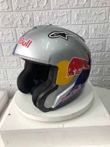 Capacete RedBull personalizado