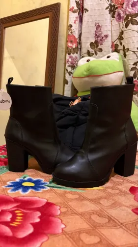 Bota nunca usada!