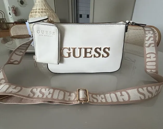 Bolsa Guess original nova, linda e sofisticada com bolsinho externo 