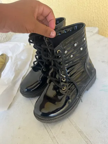 Vendo bota infantil número 30