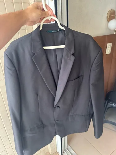 Terno Perry Ellis Classic Fit cinza chumbo, tam. 48 (paletó) e 42x32 (calça)