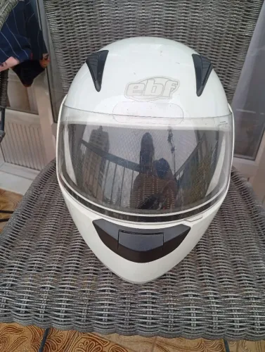 Capacete articulado