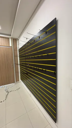 Painel canaleta do preto 183cm